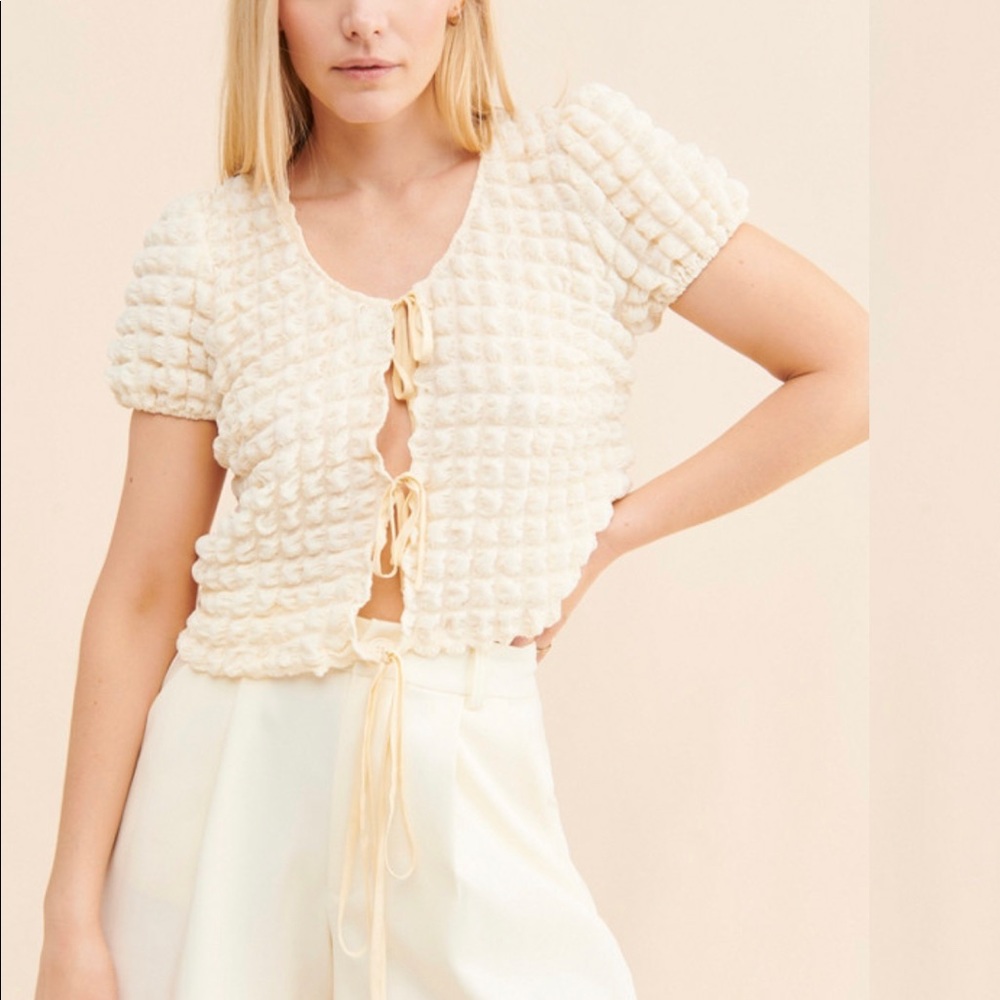 Mae Tie Top white size medium- like new condition